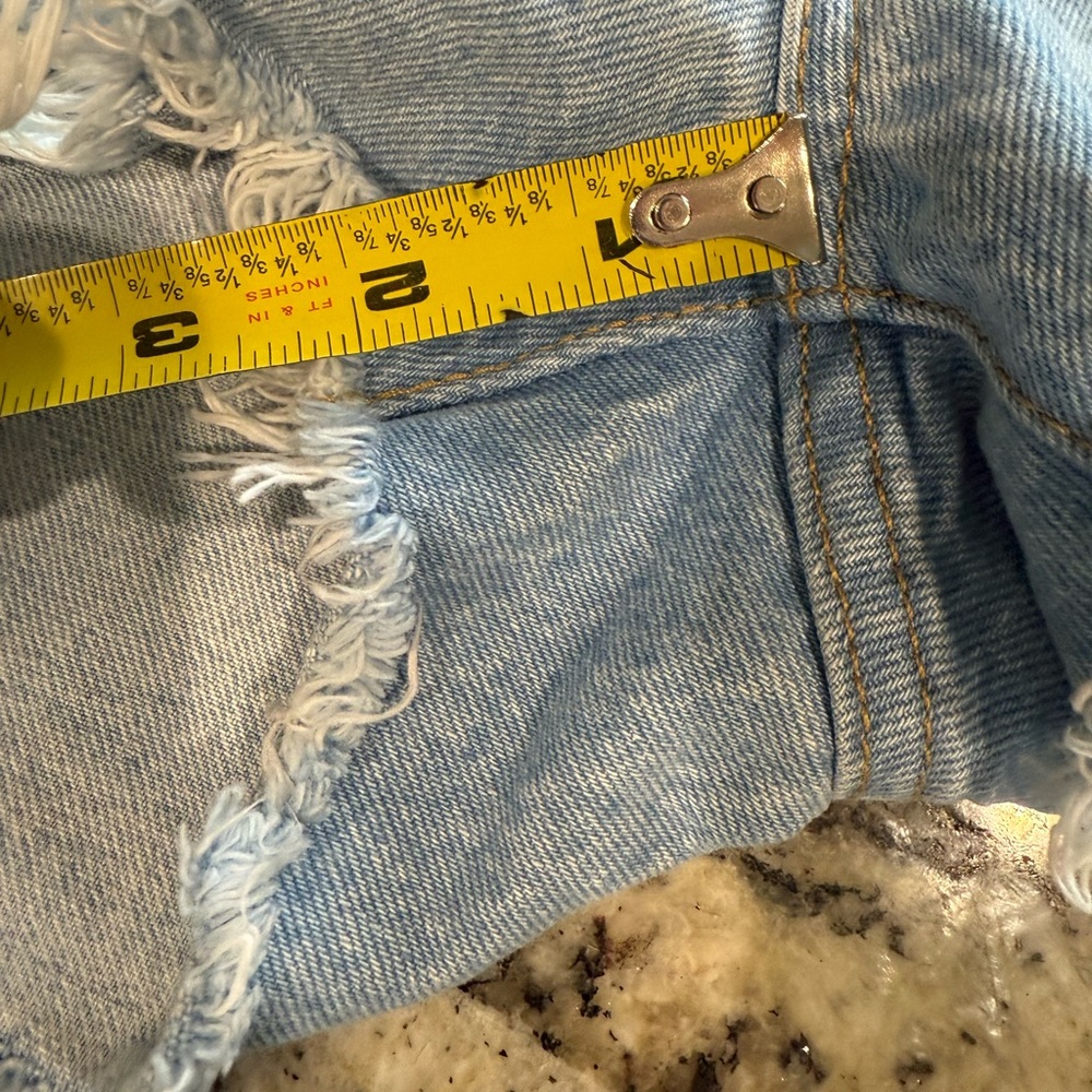 Levi's 501 Distressed Denim Shorts - Women’s Size 30 - Picture 5 of 6
